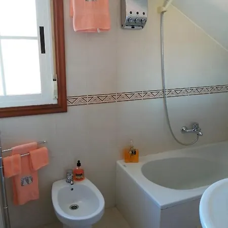 Apartment 4 Bedrooms With Enclosed Garden And Wifi At *