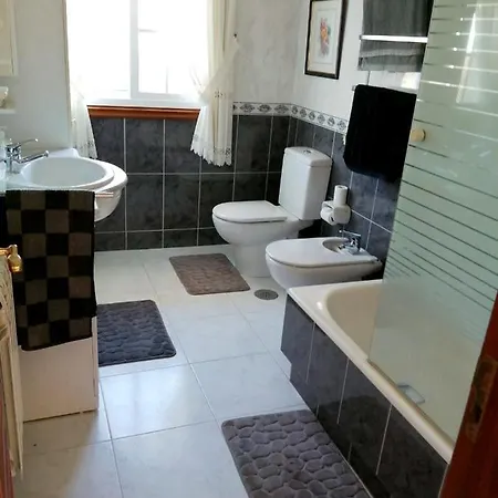 4 Bedrooms With Enclosed Garden And Wifi At * Tomino