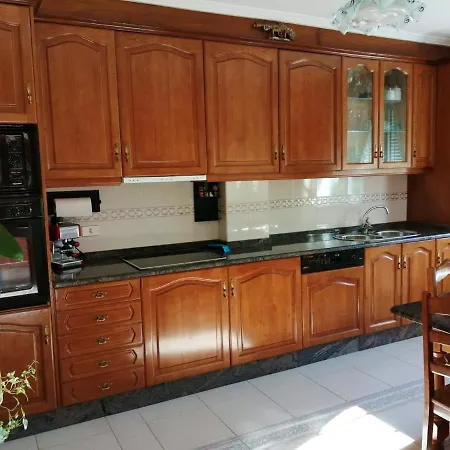 Apartment 4 Bedrooms With Enclosed Garden And Wifi At *
