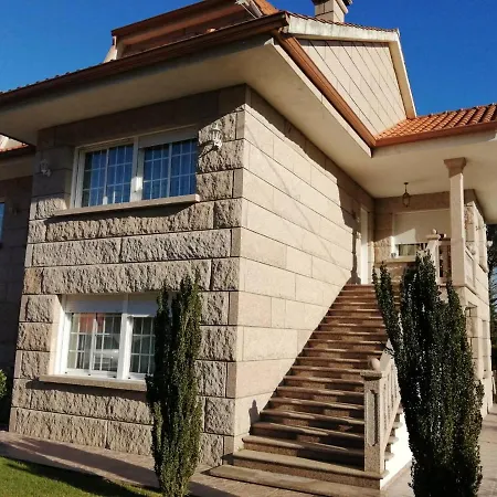 4 Bedrooms With Enclosed Garden And Wifi At *